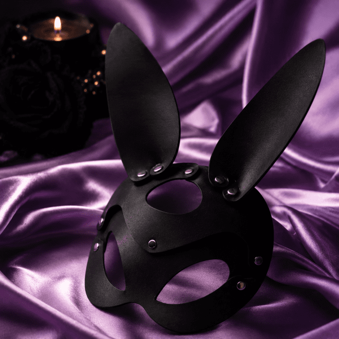 Masque premium lapin noir en cuir