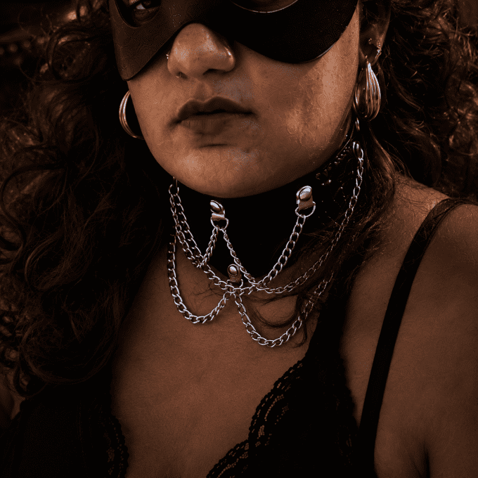 Collier de domination ras de cou BDSM avec chaîne