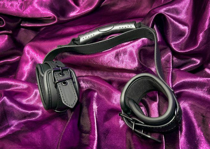 Menottes cuir confort avec poignet de soumission - S&N